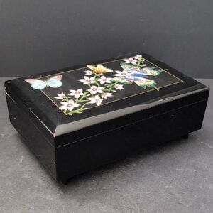 VGT,1996 S.F.M.B San Francisco Company Black Lacquered Musical Jewelry Box.